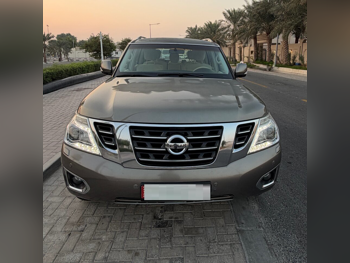 نيسان  باترول  ال اي  2017  اوتوماتيك  92,000 كم  8 سلندر  دفع رباعي  اس يو في  رمادي