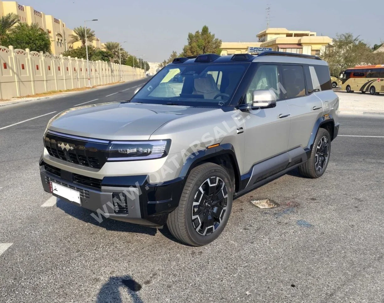 BYD Leopard 8 Flagship 2025 Automatic 0 Km 4 Cylinder Four Wheel Drive (4WD) SUV Gold With Warranty