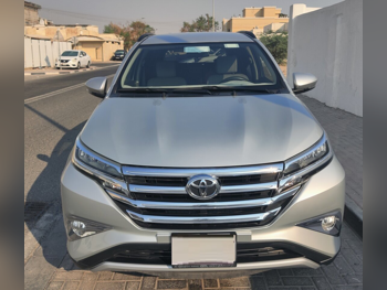 تويوتا  راش  2023  اوتوماتيك  77,143 كم  4 سلندر  دفع خلفي  اس يو في  فضي  تحت الضمان