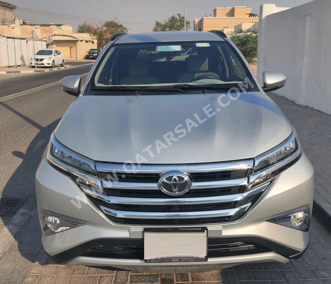 تويوتا  راش  2023  اوتوماتيك  77,143 كم  4 سلندر  دفع خلفي  اس يو في  فضي  تحت الضمان