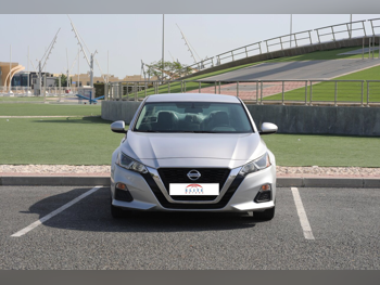 نيسان  ألتيما  2.5 اس  2020  اوتوماتيك  85,400 كم  4 سلندر  سحب امامي  سيدان  فضي