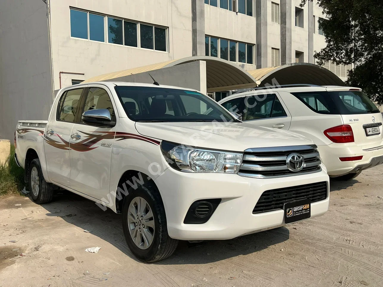 Toyota  Hilux  2022  Automatic  141,000 Km  4 Cylinder  Four Wheel Drive (4WD)  Pick Up  White
