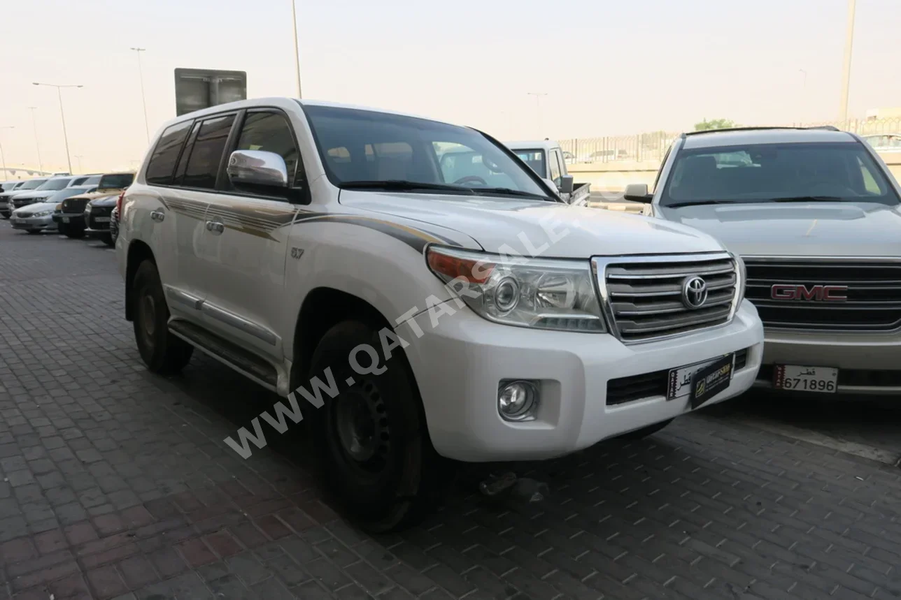 Toyota  Land Cruiser  VXR  2013  Automatic  280,000 Km  8 Cylinder  Four Wheel Drive (4WD)  SUV  White