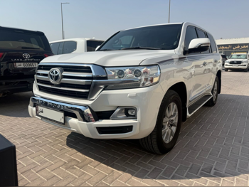 تويوتا  لاند كروزر  جي اكس ار  2019  اوتوماتيك  260,000 كم  8 سلندر  دفع رباعي  اس يو في  أبيض