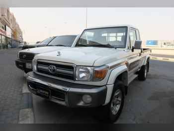 Toyota  Land Cruiser  LX  2022  Manual  135,000 Km  6 Cylinder  Four Wheel Drive (4WD)  Pick Up  White