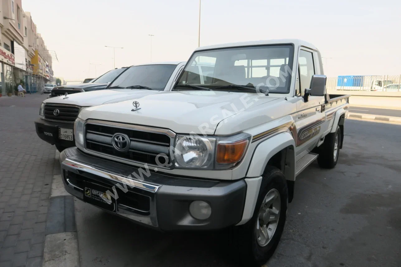 Toyota Land Cruiser LX 2022 Manual 135,000 Km 6 Cylinder Four Wheel Drive (4WD) Pick Up White