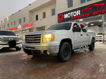 جي ام سي سييرا 2013 اوتوماتيك 280,000 كم 8 سلندر دفع رباعي بيكب فضي