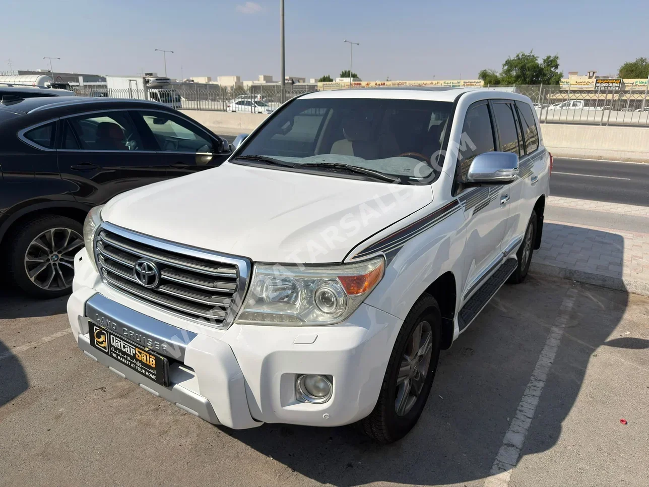 Toyota Land Cruiser GXR 2015 Automatic 320,000 Km 8 Cylinder Four Wheel Drive (4WD) SUV White