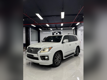 Lexus  LX  570  2015  Automatic  383,000 Km  8 Cylinder  Four Wheel Drive (4WD)  SUV  White