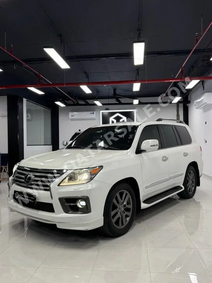 Lexus  LX  570  2015  Automatic  383,000 Km  8 Cylinder  Four Wheel Drive (4WD)  SUV  White