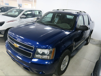 Chevrolet  Avalanche  2013  Automatic  87,000 Km  8 Cylinder  Four Wheel Drive (4WD)  Pick Up  Blue