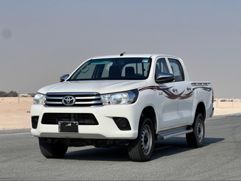 تويوتا  هاي لوكس  اس ار 5  2022  اوتوماتيك  208,000 كم  4 سلندر  دفع رباعي  بيكب  أبيض