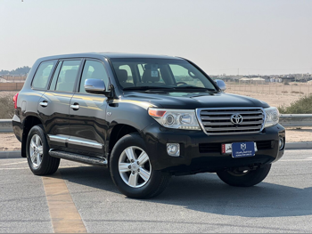 تويوتا  لاند كروزر  في اكس ار  2014  اوتوماتيك  309,000 كم  8 سلندر  دفع رباعي  اس يو في  أسود