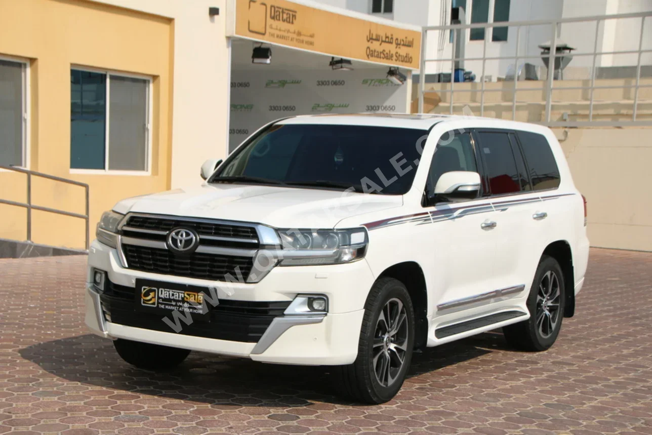 Toyota  Land Cruiser  GXR- Grand Touring  2021  Automatic  220,000 Km  8 Cylinder  Four Wheel Drive (4WD)  SUV  White