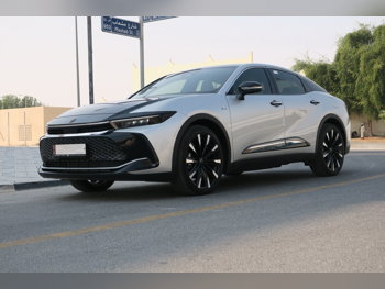 تويوتا  كراون  هايبرد  2024  اوتوماتيك  8,900 كم  4 سلندر  دفع كلي مستمر  سيدان  فضي و أسود  تحت الضمان