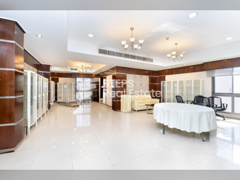 مكاتب تجارية - نصف مفروشة  - الدوحة  - فريج بن محمود