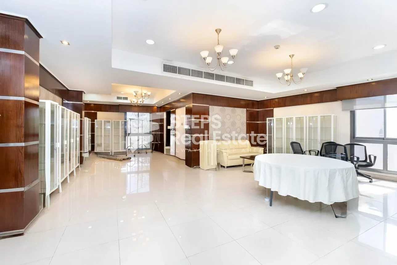 Commercial Offices - Semi Furnished - Doha - Fereej Bin Mahmoud