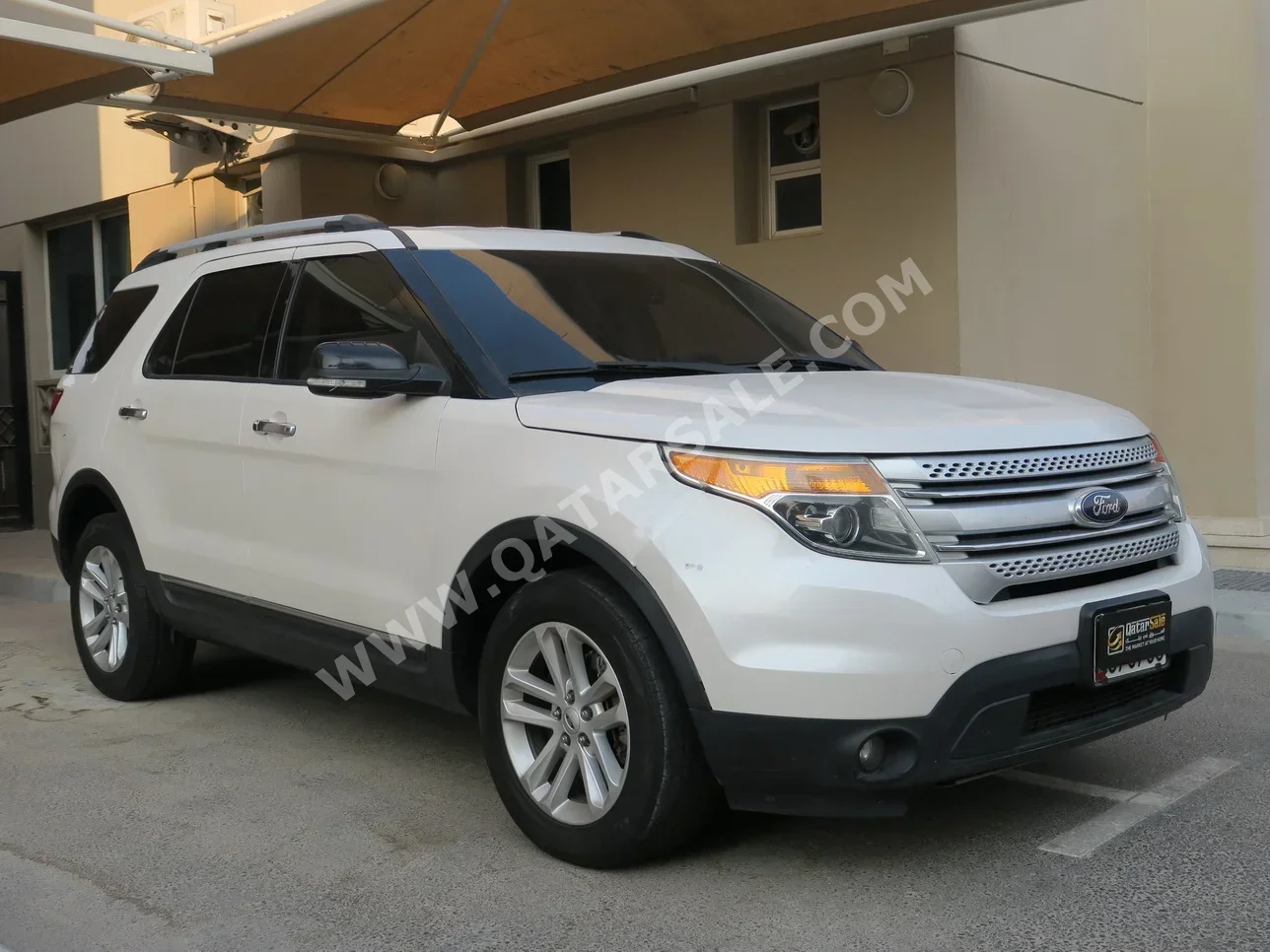فورد  اكسبلورر  اكس ال تي  2015  اوتوماتيك  128,000 كم  6 سلندر  دفع رباعي  اس يو في  أبيض