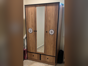 خزائن ودواليب الملابس والزينة - خزائن