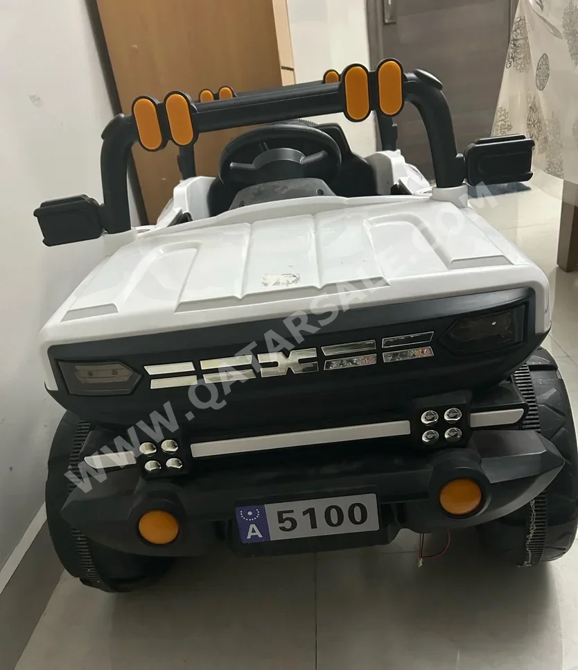 Powered Ride-Ons  - 3-4 Years  - White