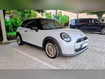 Mini  Cooper  S  2025  Automatic  8,000 Km  4 Cylinder  Front Wheel Drive (FWD)  Hatchback  White  With Warranty