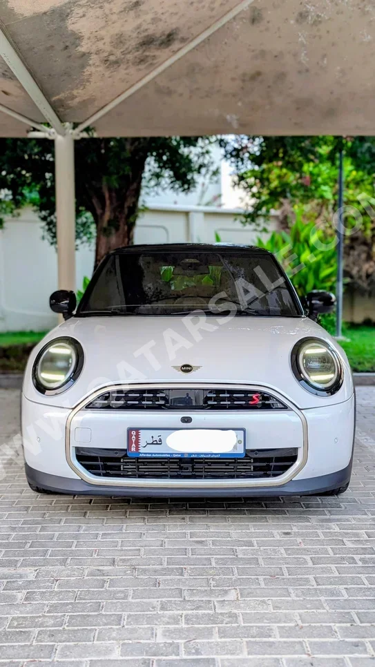 Mini  Cooper  S  2025  Automatic  9,200 Km  4 Cylinder  Front Wheel Drive (FWD)  Hatchback  White  With Warranty