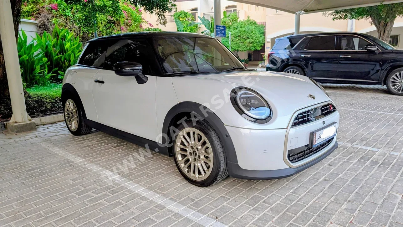 Mini Cooper S 2025 Automatic 8,000 Km 4 Cylinder Front Wheel Drive (FWD) Hatchback White With Warranty