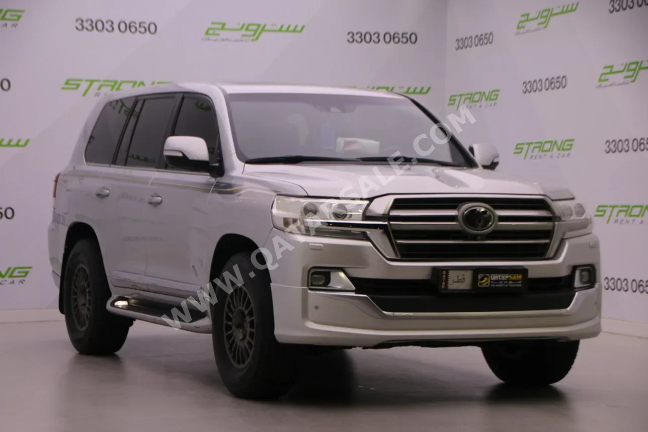 Toyota  Land Cruiser  VXS  2019  Automatic  210,000 Km  8 Cylinder  Four Wheel Drive (4WD)  SUV  Silver