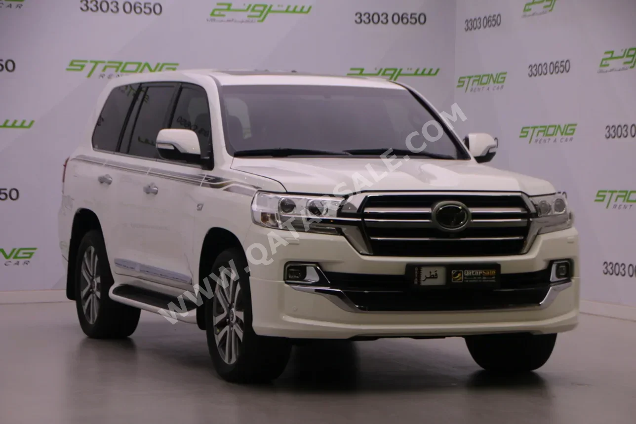 Toyota Land Cruiser VXR 2019 Automatic 127,000 Km 8 Cylinder Four Wheel Drive (4WD) SUV White