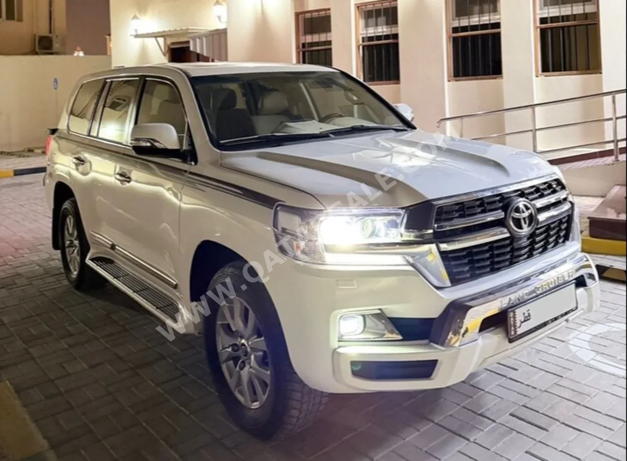 Toyota  Land Cruiser  GXR  2021  Automatic  150,000 Km  8 Cylinder  Four Wheel Drive (4WD)  SUV  White