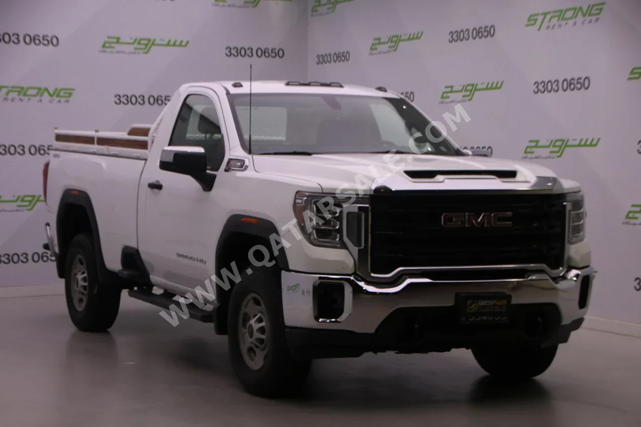 جي ام سي سييرا 2500 HD 2022 اوتوماتيك 217,000 كم 8 سلندر دفع رباعي بيكب أبيض