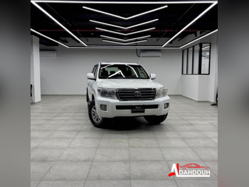 تويوتا  لاند كروزر  جي اكس  2012  اوتوماتيك  482,000 كم  6 سلندر  دفع رباعي  اس يو في  أبيض