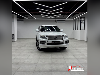 Lexus  LX  570 S  2015  Automatic  277,000 Km  8 Cylinder  Four Wheel Drive (4WD)  SUV  White