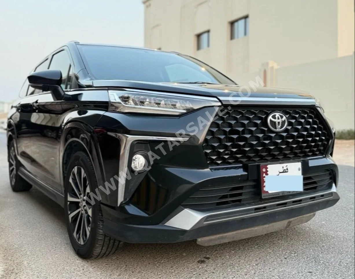 تويوتا فيلوز 2023 اوتوماتيك 83,000 كم 4 سلندر دفع كلي مستمر كلاسك أسود تحت الضمان