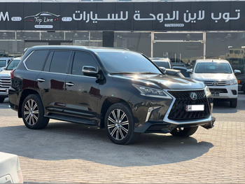 Lexus  LX  570 S  2017  Automatic  200,000 Km  8 Cylinder  Four Wheel Drive (4WD)  SUV  Black