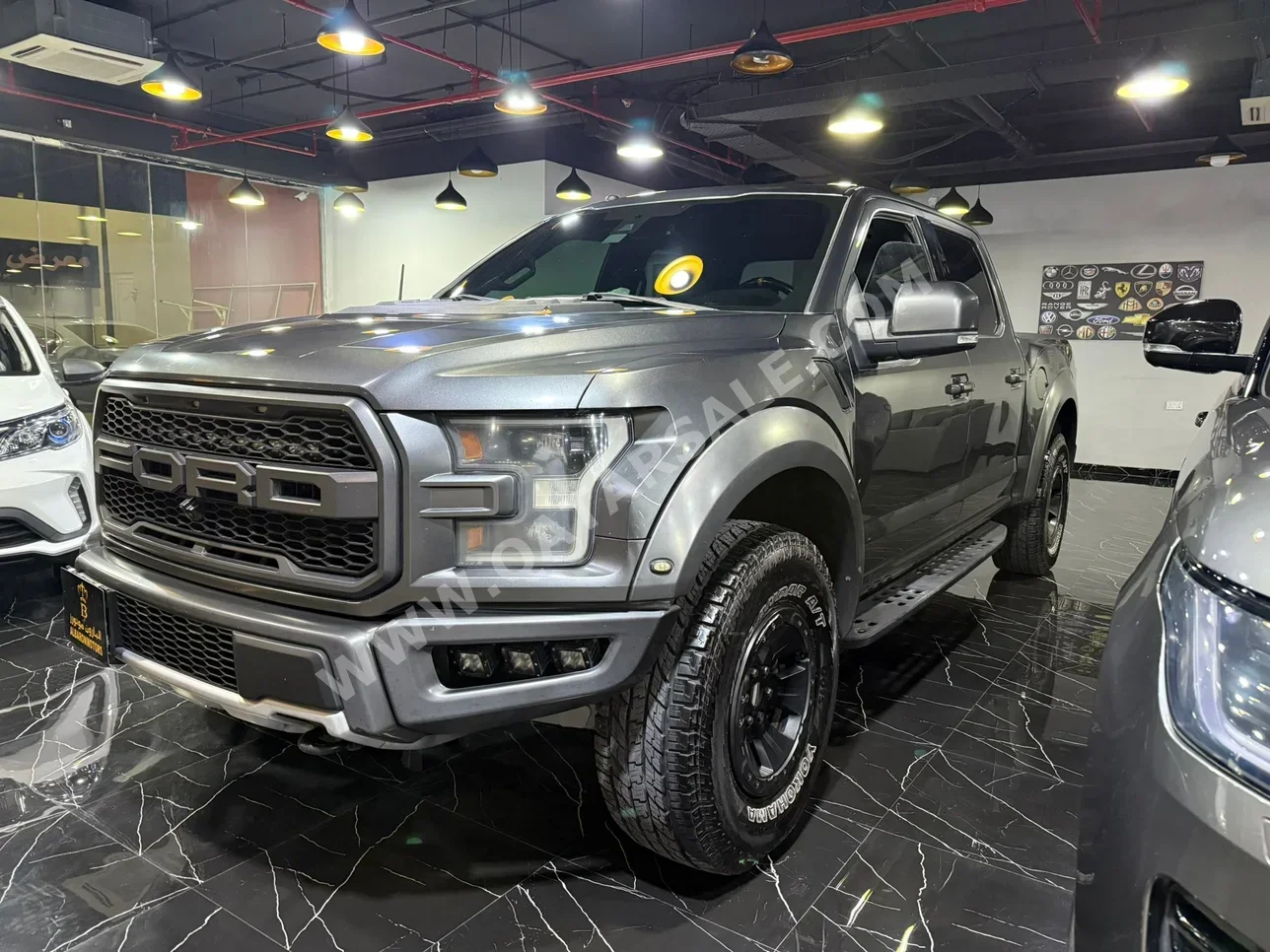 فورد رابتر 2017 اوتوماتيك 215,000 كم 6 سلندر دفع رباعي بيكب رمادي