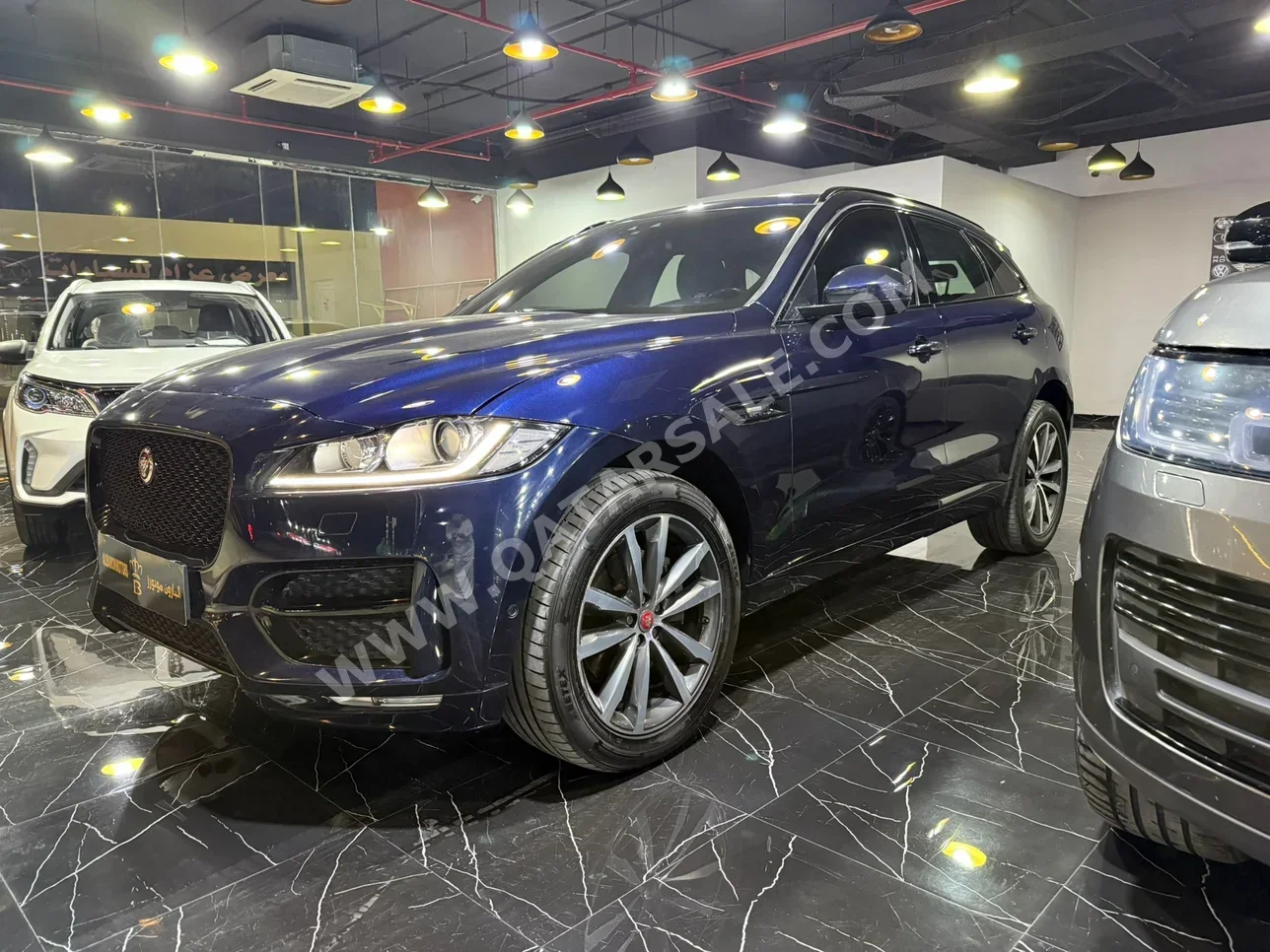 جاكوار اف - بيس 2018 اوتوماتيك 129,000 كم 6 سلندر دفع رباعي اس يو في أزرق غامق