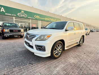 Lexus  LX  570  2015  Automatic  207,000 Km  8 Cylinder  Four Wheel Drive (4WD)  SUV  White