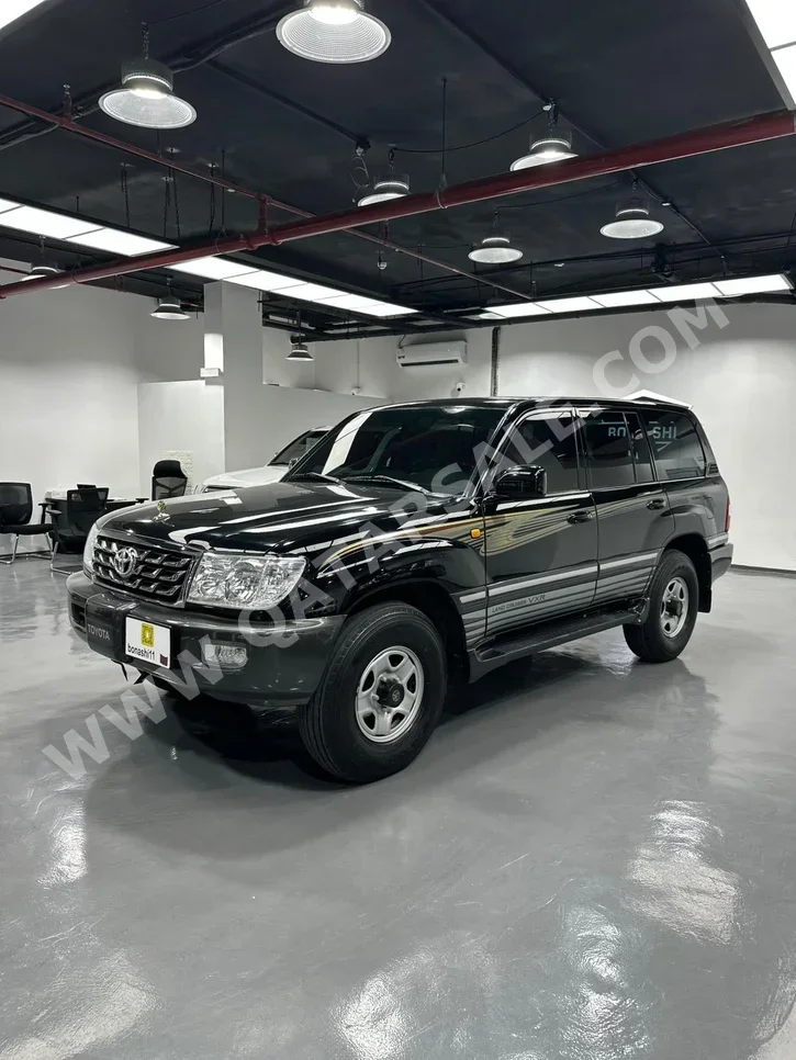 تويوتا لاند كروزر في اكس ار 2005 اوتوماتيك 437,000 كم 8 سلندر دفع رباعي اس يو في أسود