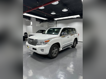 تويوتا  لاند كروزر  جي اكس ار  2015  اوتوماتيك  211,000 كم  8 سلندر  دفع رباعي  اس يو في  أبيض