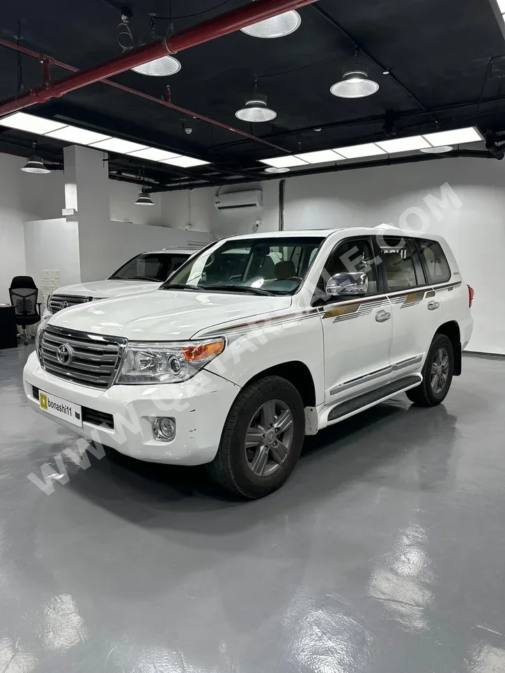 Toyota Land Cruiser GXR 2015 Automatic 211,000 Km 8 Cylinder Four Wheel Drive (4WD) SUV White
