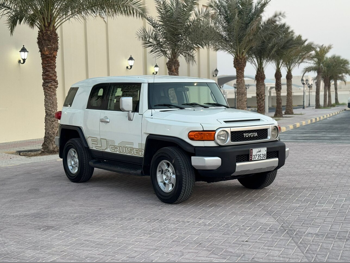 Toyota  FJ Cruiser  2008  Automatic  400,000 Km  6 Cylinder  Four Wheel Drive (4WD)  SUV  White