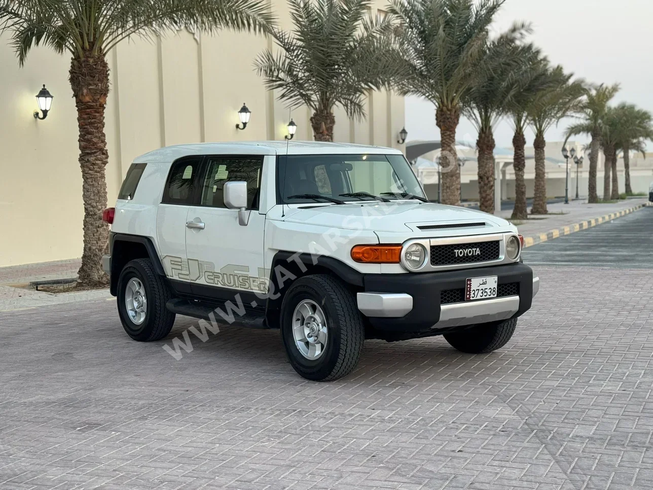 Toyota FJ Cruiser 2008 Automatic 400,000 Km 6 Cylinder Four Wheel Drive (4WD) SUV White