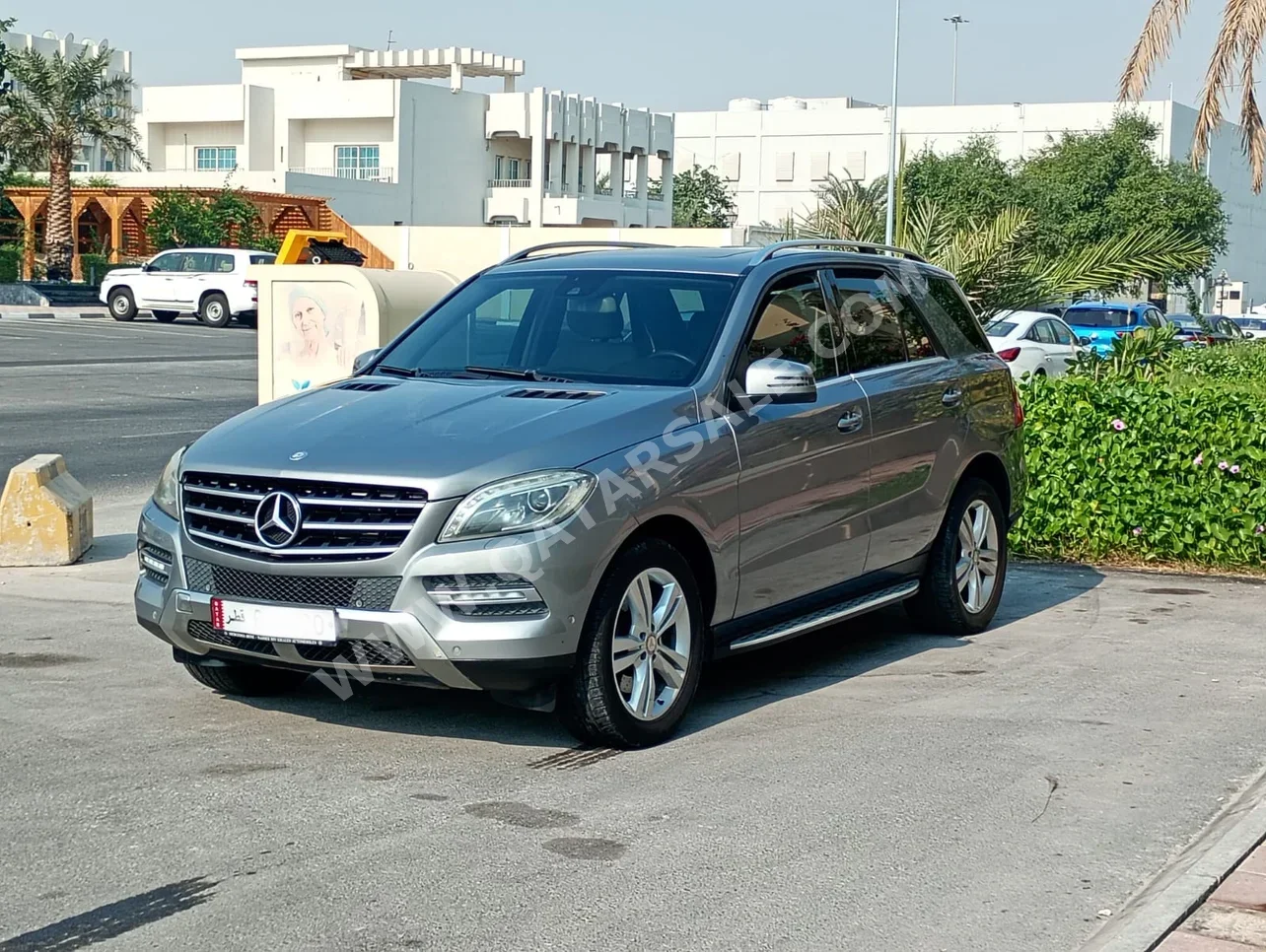 مرسيدس - بنز ام ال 400 AMG 2014 اوتوماتيك 120,000 كم 6 سلندر دفع رباعي اس يو في فضي