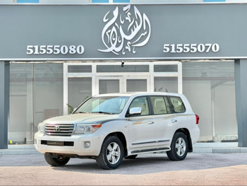 تويوتا  لاند كروزر  في اكس ار  2014  اوتوماتيك  309,000 كم  8 سلندر  دفع رباعي  اس يو في  أبيض