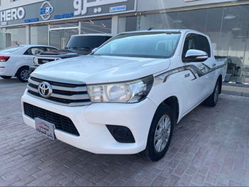 Toyota  Hilux  SR5  2017  Automatic  180,000 Km  4 Cylinder  Four Wheel Drive (4WD)  Pick Up  White