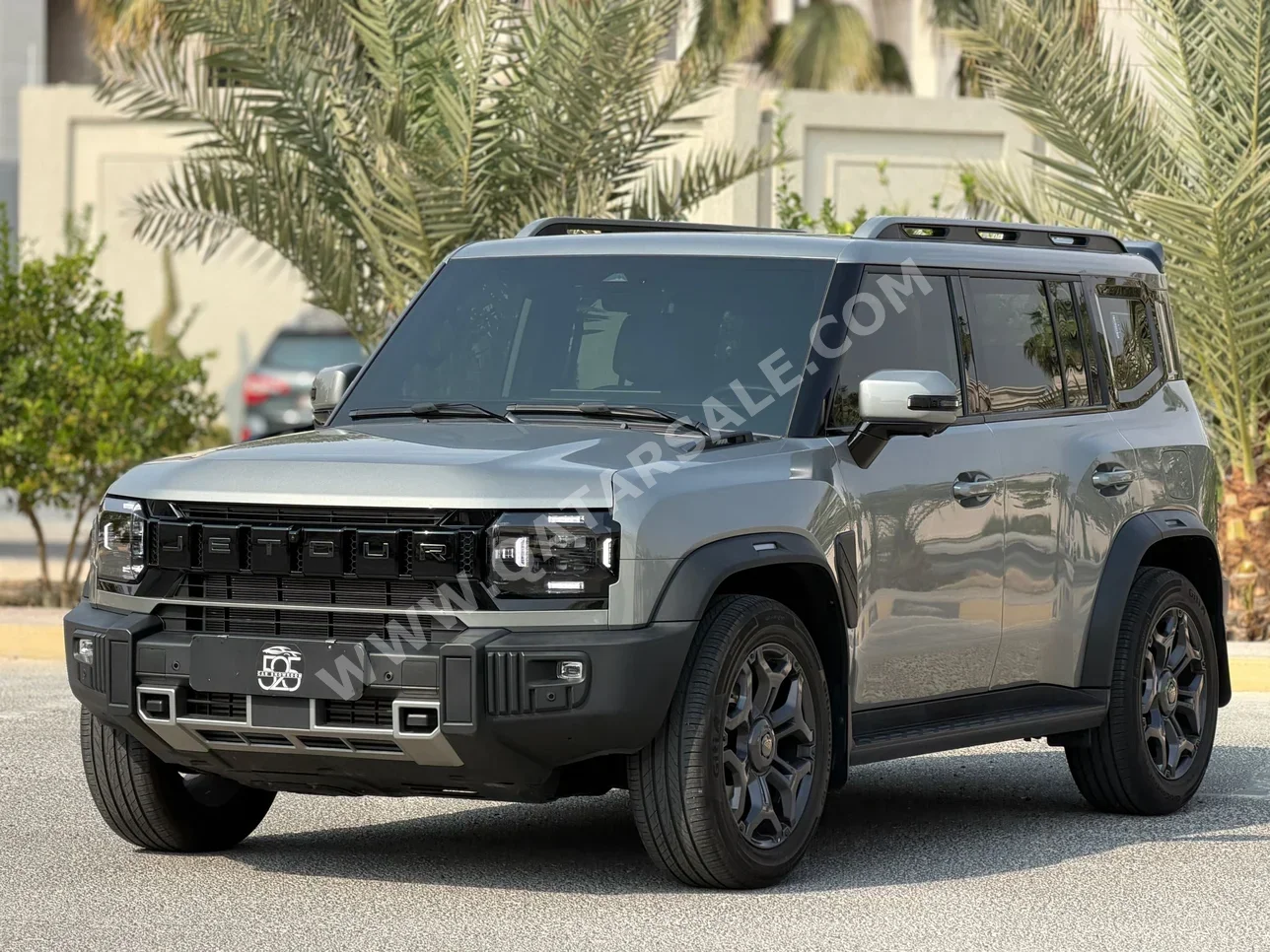 جيتور تي 2 لكجري 2025 اوتوماتيك 32,000 كم 4 سلندر دفع كلي مستمر اس يو في رمادي تحت الضمان