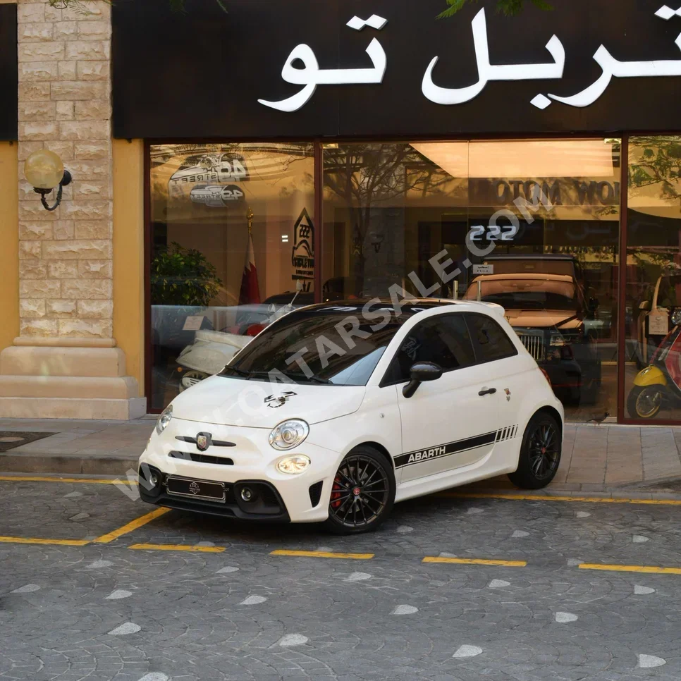 فيات 595 ابارث كومبيتيزيوني 2022 اوتوماتيك 49,490 كم 4 سلندر سحب امامي هاتشباك أبيض تحت الضمان