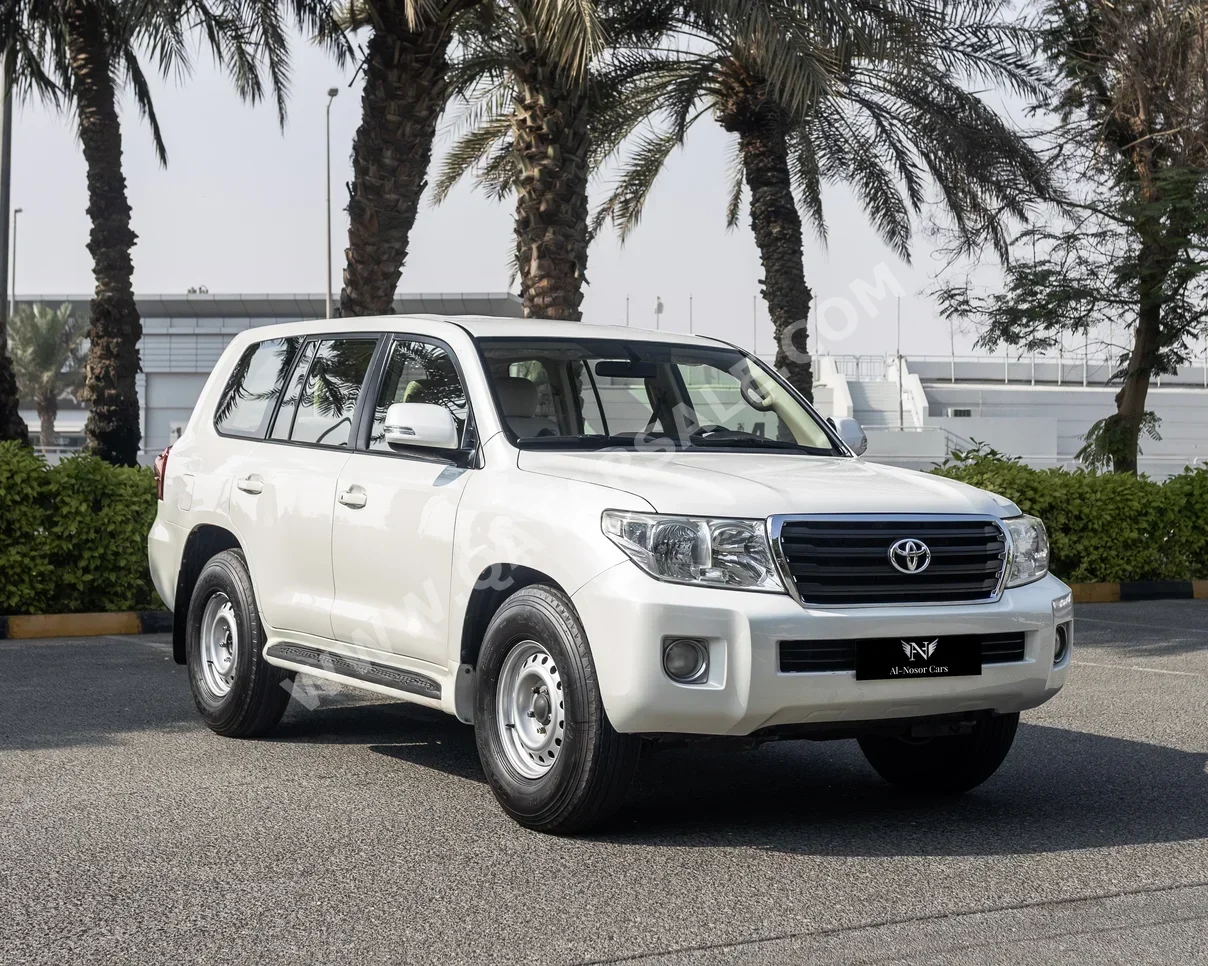 Toyota Land Cruiser G 2015 Automatic 300,000 Km 6 Cylinder Four Wheel Drive (4WD) SUV White