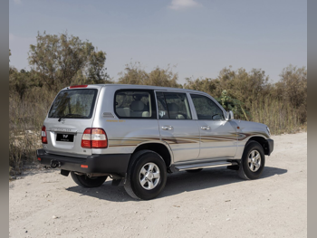 تويوتا  لاند كروزر  جي اكس  2006  عادي  275,000 كم  6 سلندر  دفع رباعي  اس يو في  فضي